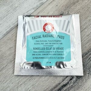 First Aid Beauty Facial Radiance Pads Travel Size